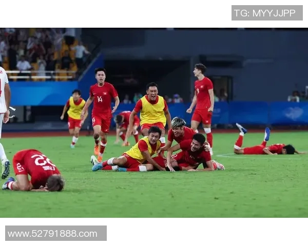 现役足球明星盘点及他们在赛场上的精彩表现与成就分析 现役足球明星盘点及他们在赛场上的精彩表现与成就分析